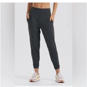 Vuori, gray harem style jogger, sz L